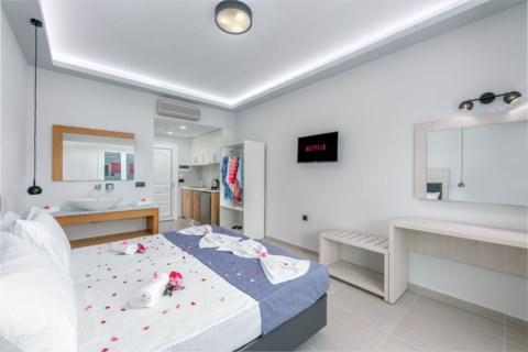 Breeze Luxury Rooms Holidays in Zakynthos Greece